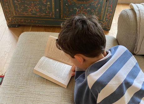 Mon enfant lit trop… ou pas assez ? Comment trouver le bon équilibre