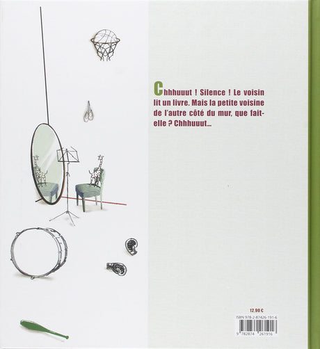 Le voisin lit un livre